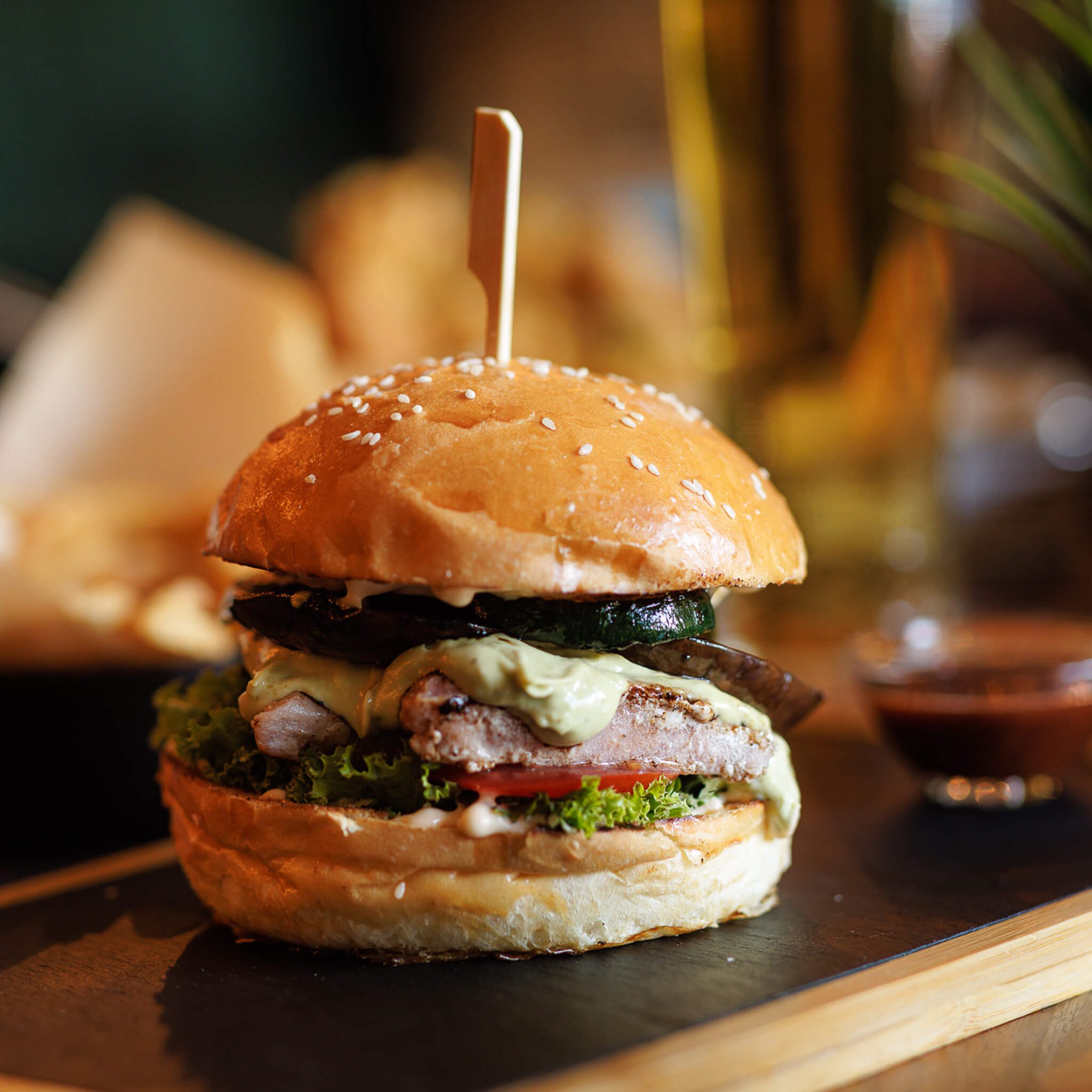 burger cu ton